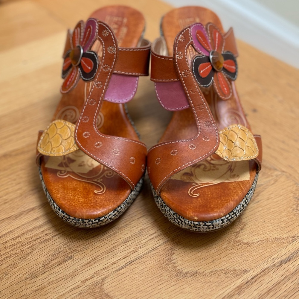 Spring Step by L’Artiste Delight Flower Leather Sandal - Size 40/Size 8